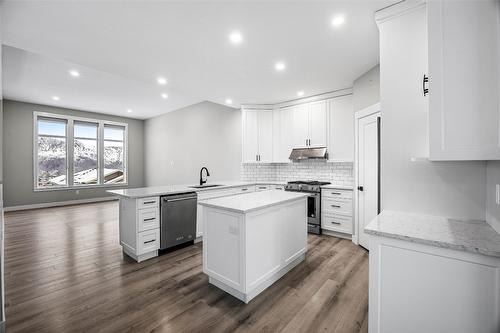 2045 Galore Crescent, Kamloops, BC - Indoor Photo Showing Kitchen