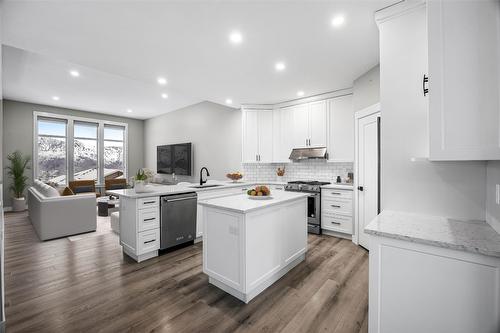 2045 Galore Crescent, Kamloops, BC - Indoor Photo Showing Kitchen