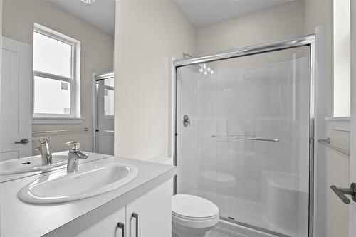 121-2045 Stagecoach Drive, Kamloops, BC - Indoor Photo Showing Bathroom