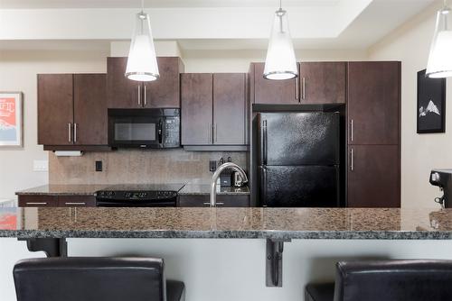 103-2011 Agassiz Road, Kelowna, BC - Indoor Photo Showing Kitchen With Upgraded Kitchen