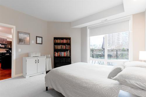 103-2011 Agassiz Road, Kelowna, BC - Indoor Photo Showing Bedroom