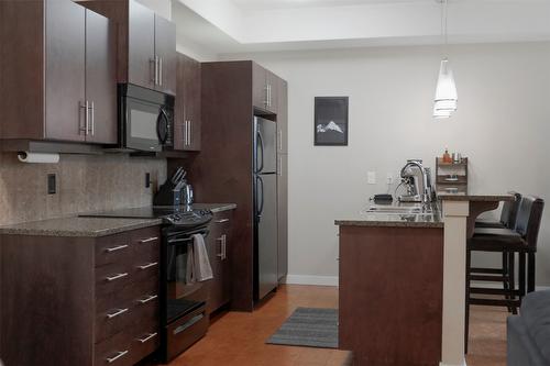 103-2011 Agassiz Road, Kelowna, BC - Indoor Photo Showing Kitchen With Upgraded Kitchen