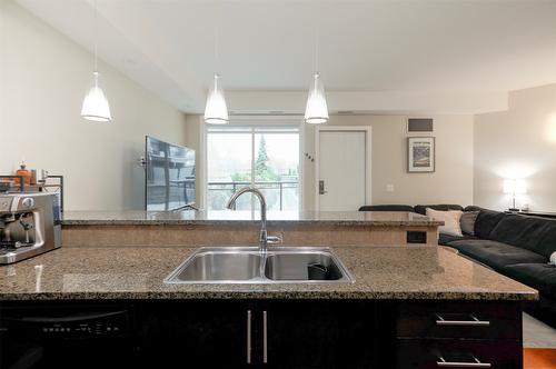 103-2011 Agassiz Road, Kelowna, BC - Indoor Photo Showing Kitchen With Double Sink