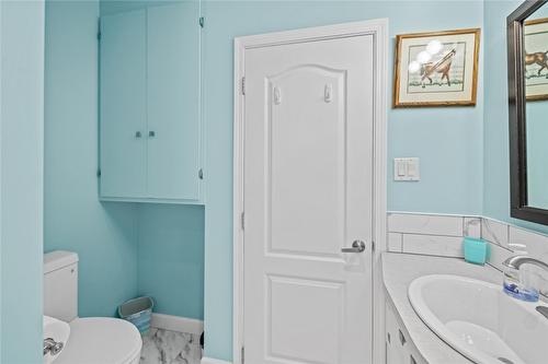 2645 Joyce Avenue, Kamloops, BC - Indoor Photo Showing Bathroom