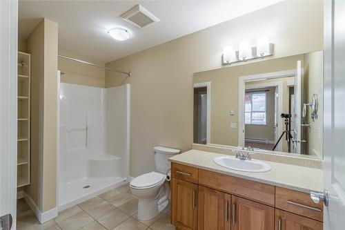 202-755 Mayfair Street, Kamloops, BC - Indoor Photo Showing Bathroom