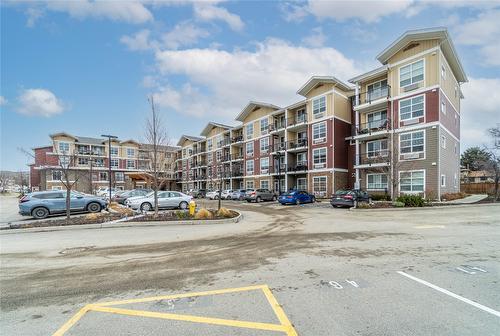 202-755 Mayfair Street, Kamloops, BC - Outdoor With Facade