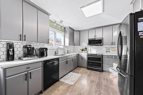 1289 Foxwood Lane, Kamloops, BC - Indoor Photo Showing Kitchen With Upgraded Kitchen