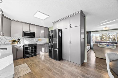 1289 Foxwood Lane, Kamloops, BC - Indoor Photo Showing Kitchen With Upgraded Kitchen