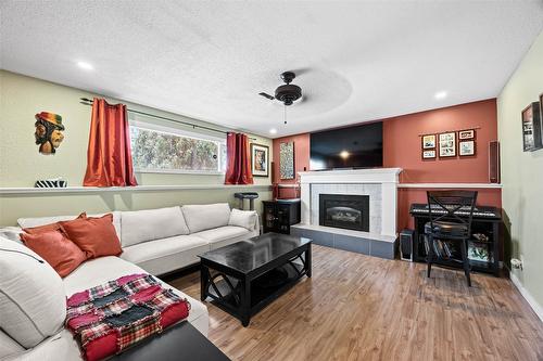 1289 Foxwood Lane, Kamloops, BC - Indoor Photo Showing Living Room With Fireplace