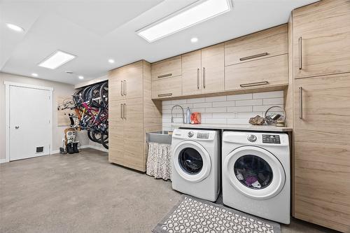 1289 Foxwood Lane, Kamloops, BC - Indoor Photo Showing Laundry Room