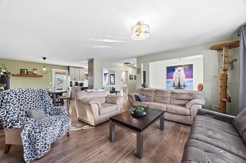 1289 Foxwood Lane, Kamloops, BC - Indoor Photo Showing Living Room