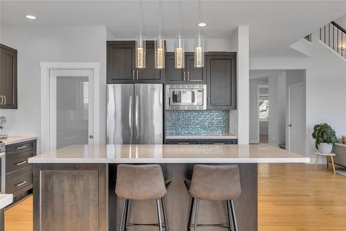 121 Upper Canyon Drive, Kelowna, BC - Indoor Photo Showing Kitchen With Upgraded Kitchen