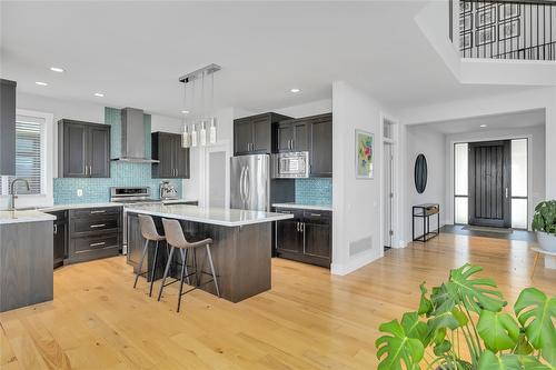 121 Upper Canyon Drive, Kelowna, BC - Indoor Photo Showing Kitchen With Upgraded Kitchen