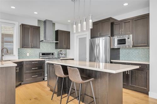 121 Upper Canyon Drive, Kelowna, BC - Indoor Photo Showing Kitchen With Upgraded Kitchen