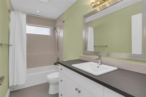 121 Upper Canyon Drive, Kelowna, BC - Indoor Photo Showing Bathroom