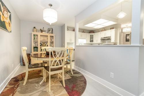 304-200 Hollywood Road, Kelowna, BC - Indoor Photo Showing Dining Room