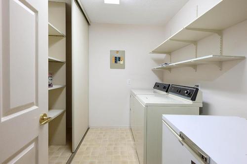 310-338 Nicola Street, Kamloops, BC - Indoor Photo Showing Laundry Room