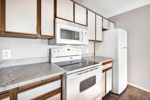 310-338 Nicola Street, Kamloops, BC - Indoor Photo Showing Kitchen