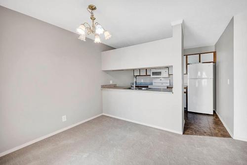 310-338 Nicola Street, Kamloops, BC - Indoor Photo Showing Kitchen