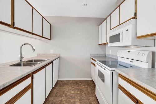 310-338 Nicola Street, Kamloops, BC - Indoor Photo Showing Kitchen With Double Sink