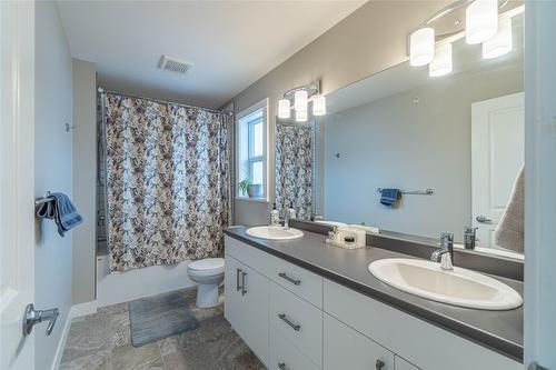 137-8800 Dallas Drive, Kamloops, BC - Indoor Photo Showing Bathroom