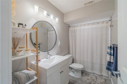 137-8800 Dallas Drive, Kamloops, BC - Indoor Photo Showing Other Room