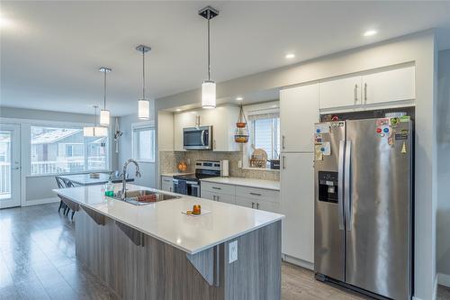 137-8800 Dallas Drive, Kamloops, BC - Indoor Photo Showing Kitchen With Upgraded Kitchen