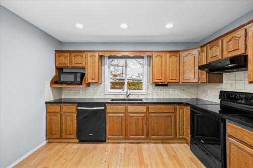 908 Vickers Court, Kelowna, BC - Indoor Photo Showing Kitchen With Double Sink