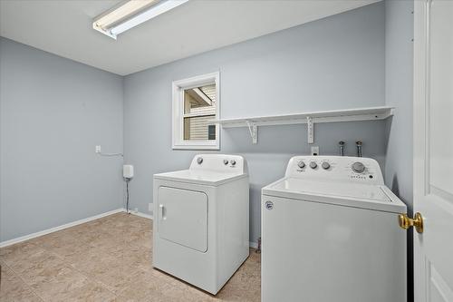 908 Vickers Court, Kelowna, BC - Indoor Photo Showing Laundry Room