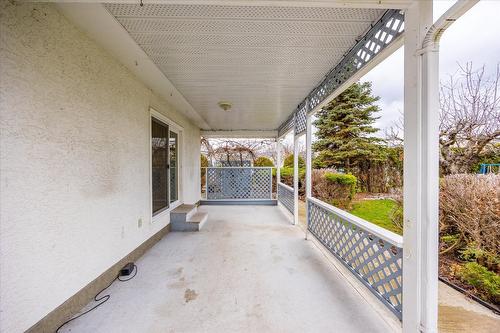 908 Vickers Court, Kelowna, BC - Outdoor With Exterior