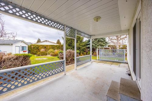 908 Vickers Court, Kelowna, BC - Outdoor With Deck Patio Veranda With Exterior