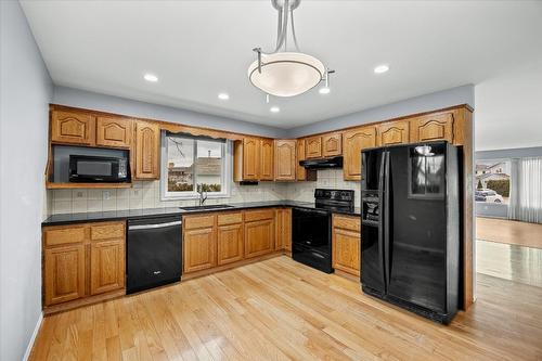 908 Vickers Court, Kelowna, BC - Indoor Photo Showing Kitchen With Double Sink