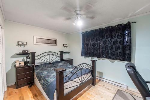 546 Mcwilliams Road, Kelowna, BC - Indoor Photo Showing Bedroom