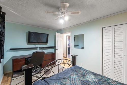 546 Mcwilliams Road, Kelowna, BC - Indoor Photo Showing Bedroom