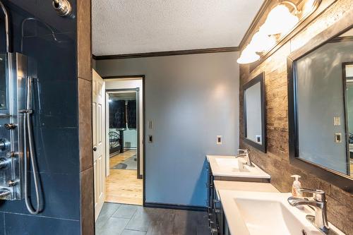 546 Mcwilliams Road, Kelowna, BC - Indoor Photo Showing Bathroom