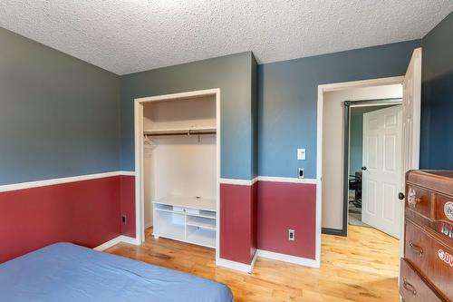 546 Mcwilliams Road, Kelowna, BC - Indoor Photo Showing Bedroom