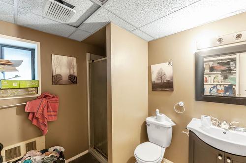 546 Mcwilliams Road, Kelowna, BC - Indoor Photo Showing Bathroom