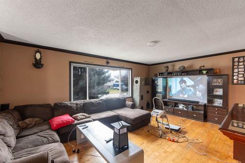 546 Mcwilliams Road, Kelowna, BC - Indoor Photo Showing Living Room