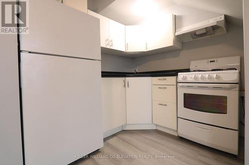 130 Sherman Avenue S, Hamilton, ON - Indoor Photo Showing Kitchen