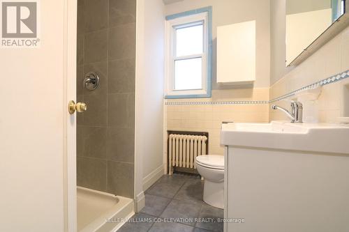 130 Sherman Avenue S, Hamilton, ON - Indoor Photo Showing Bathroom