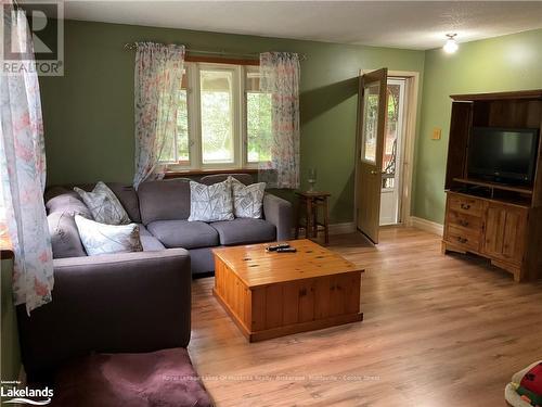 356 Chub Lake Road, Huntsville (Brunel), ON - Indoor Photo Showing Living Room