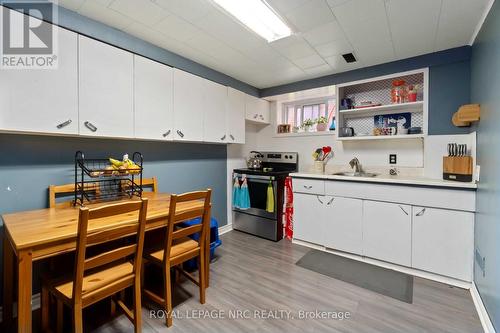 434 Scholfield Avenue N, Welland (773 - Lincoln/Crowland), ON - Indoor Photo Showing Kitchen