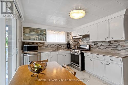 434 Scholfield Avenue N, Welland (773 - Lincoln/Crowland), ON - Indoor Photo Showing Kitchen With Double Sink