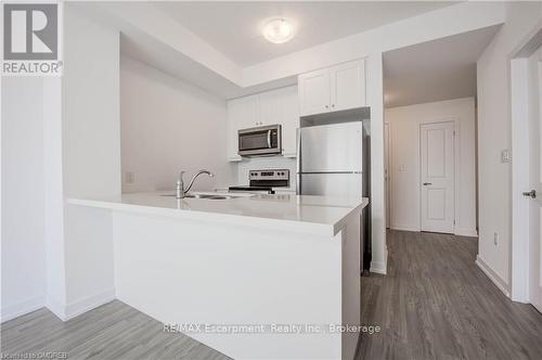 1108 - 470 Dundas Street East, Hamilton (Waterdown), ON - Indoor Photo Showing Kitchen