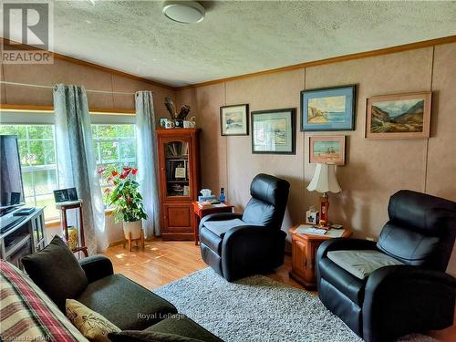 20 George Street, Strathroy-Caradoc (Se), ON - Indoor Photo Showing Living Room