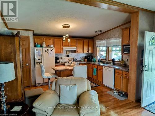 20 George Street, Strathroy-Caradoc (Se), ON - Indoor Photo Showing Kitchen With Double Sink