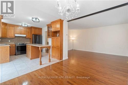 367 Brighton Avenue, Fort Erie (334 - Crescent Park), ON - Indoor Photo Showing Kitchen