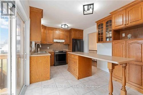 367 Brighton Avenue, Fort Erie (334 - Crescent Park), ON - Indoor Photo Showing Kitchen