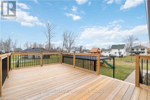 367 Brighton Avenue, Fort Erie (334 - Crescent Park), ON - Outdoor With Deck Patio Veranda With Exterior