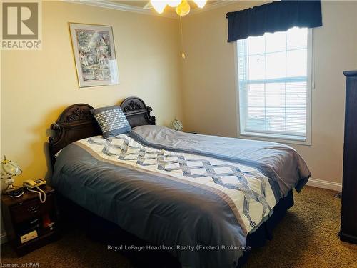 16 Lindsay Drive, Strathroy-Caradoc (Se), ON - Indoor Photo Showing Bedroom